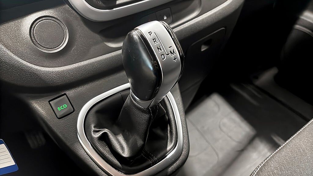 Nissan NV300
